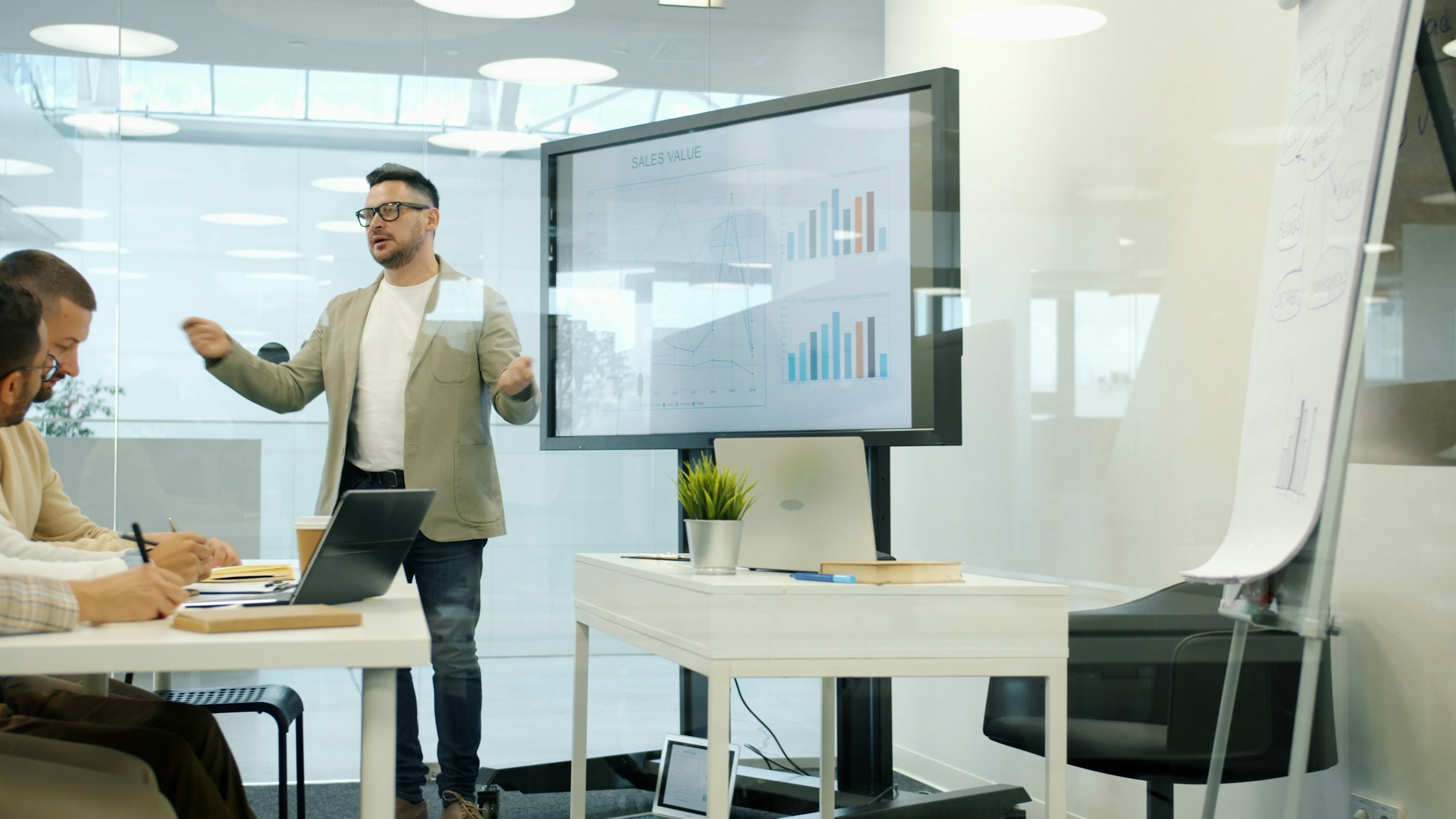 A marketing leader presenting live campaign analytics to the team in a modern office